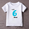 Camiseta cumplo con número en AZUL y nombre (Castellano) | Son Colores