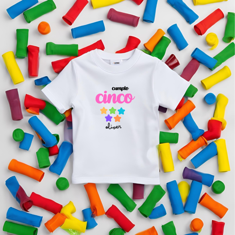 Camiseta cumplo con numero en letras ROSA y nombre (castellano) | Son Colores Camiseta cumplo con numero en letras ROSA y nombre (castellano) | Son Colores